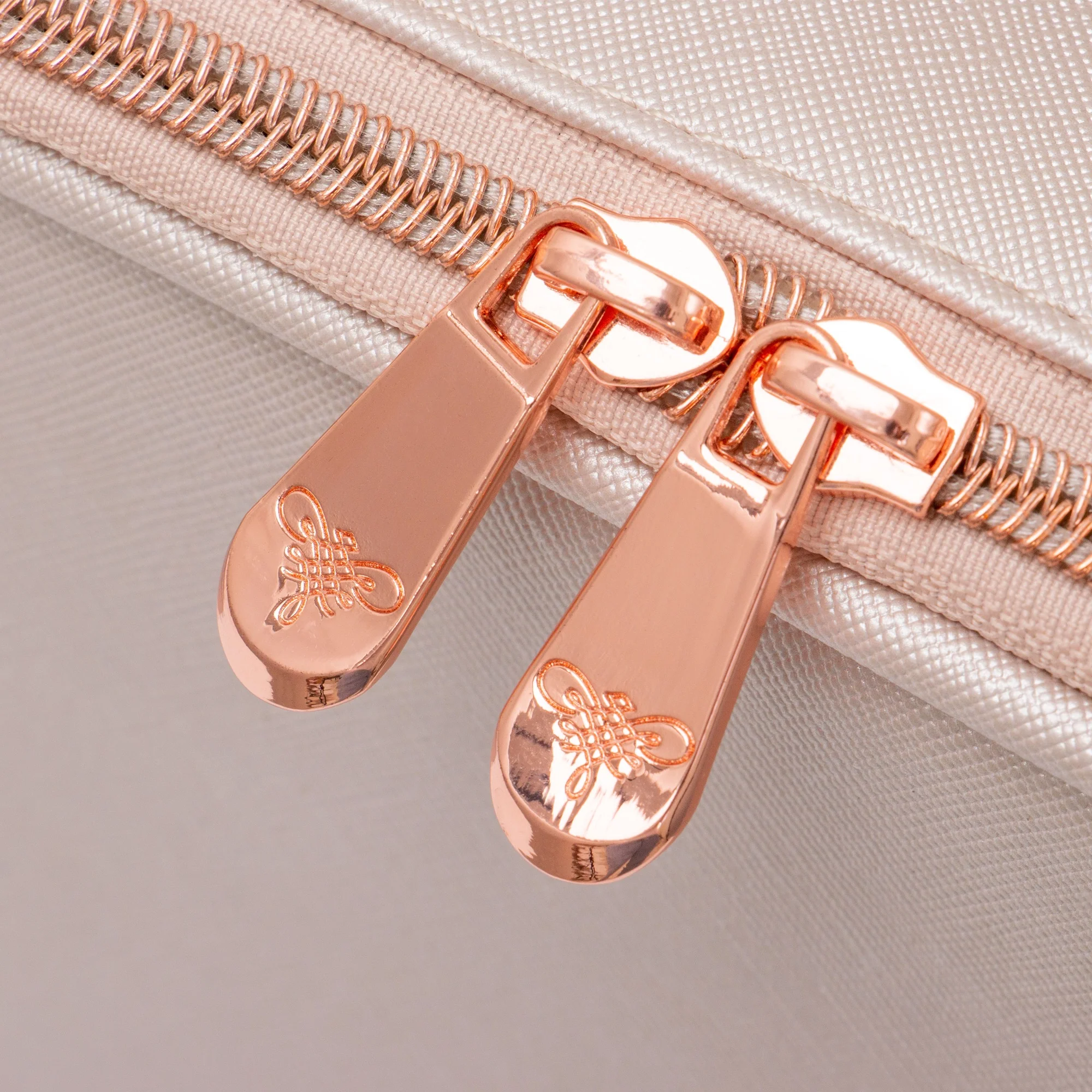 Verona Makeup Carry Case with Adjustable Dividers - Image 3